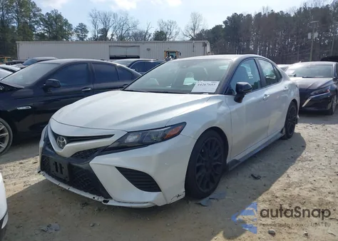 2021 Toyota Camry Trd z USA, uszkodzony, nr VIN 4T1KZ1AK2MU056763